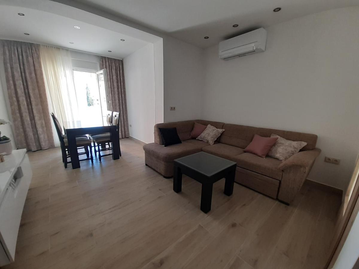 טרוגיר Apartment Lucky With Jacuzzi מראה חיצוני תמונה