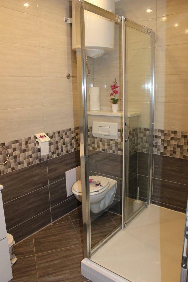 טרוגיר Apartment Lucky With Jacuzzi מראה חיצוני תמונה
