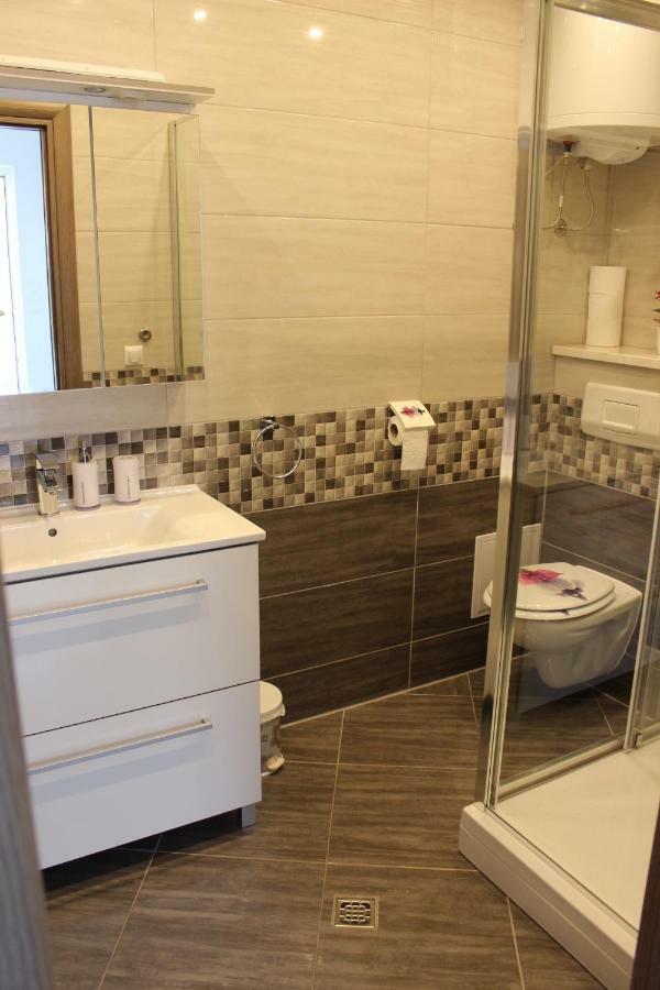 טרוגיר Apartment Lucky With Jacuzzi מראה חיצוני תמונה
