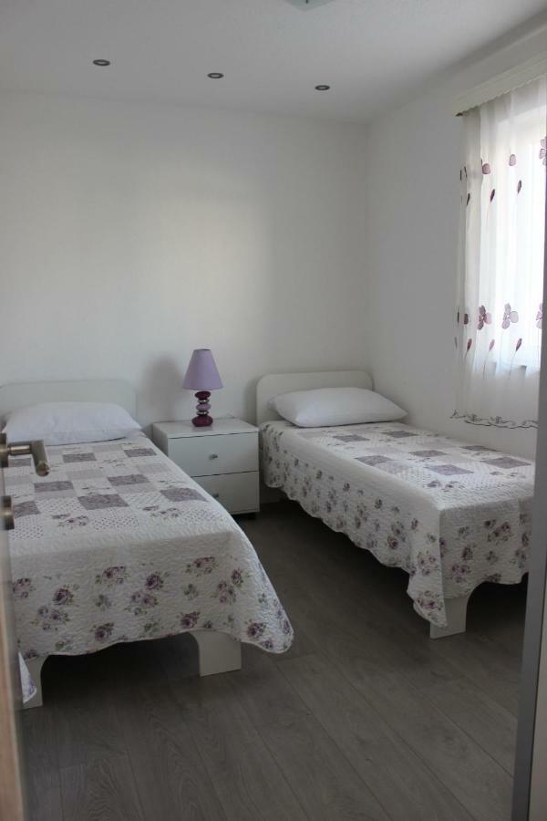 טרוגיר Apartment Lucky With Jacuzzi מראה חיצוני תמונה