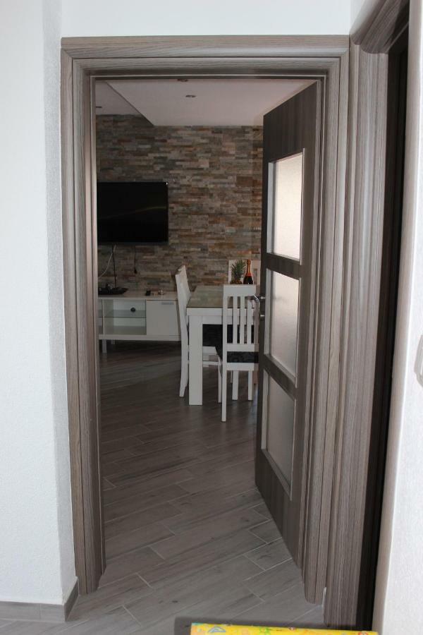 טרוגיר Apartment Lucky With Jacuzzi מראה חיצוני תמונה
