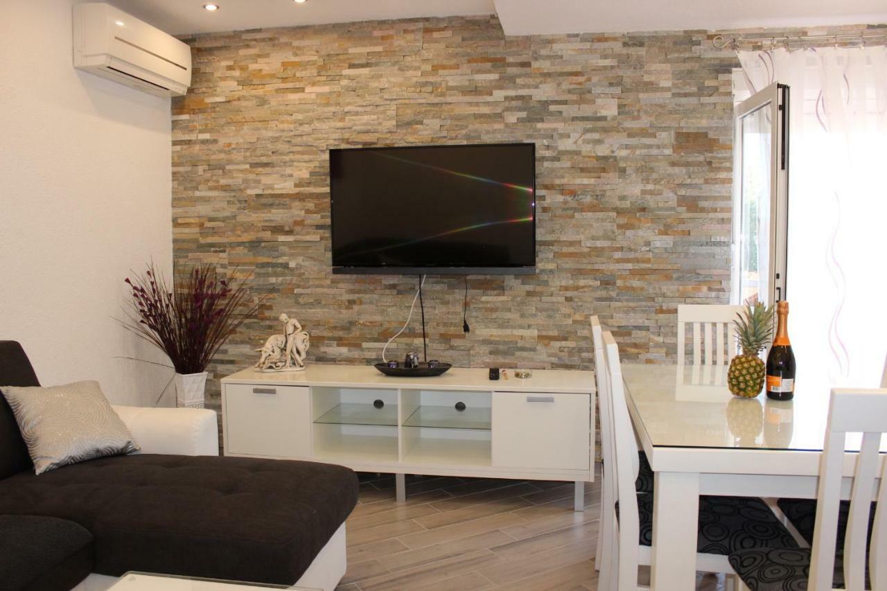 טרוגיר Apartment Lucky With Jacuzzi מראה חיצוני תמונה