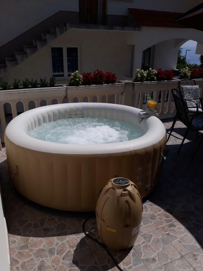 טרוגיר Apartment Lucky With Jacuzzi מראה חיצוני תמונה